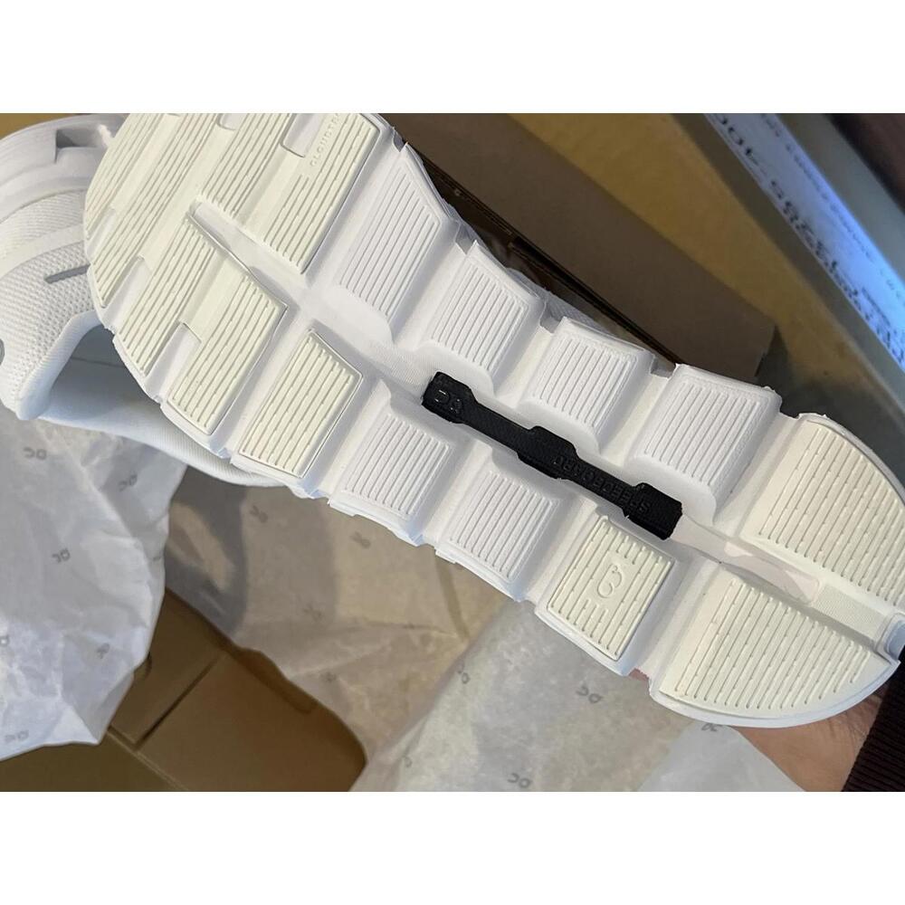 On Cloud 6 women's white sneakers new with flaw - Picture 4 of 6